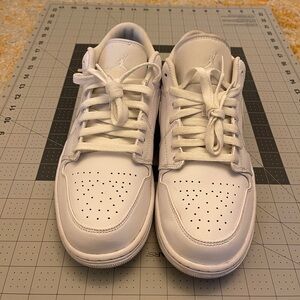 Jordan 1 Low Triple White (worn)